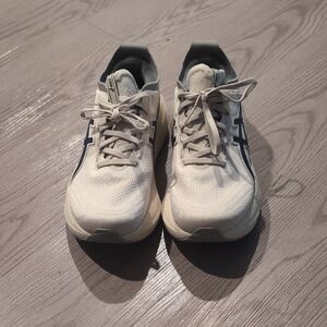 Gently Used Asics Gel Nimbus 27 women's Size 7.5